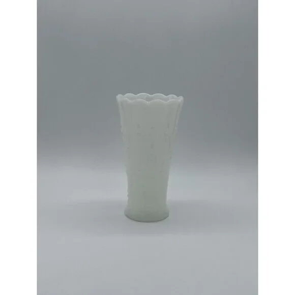 Vintage 1940 Anchor Hocking Milk Glass Scalped Rim Teardrop Pearl Dot Arrow Vase - Picture 5 of 5